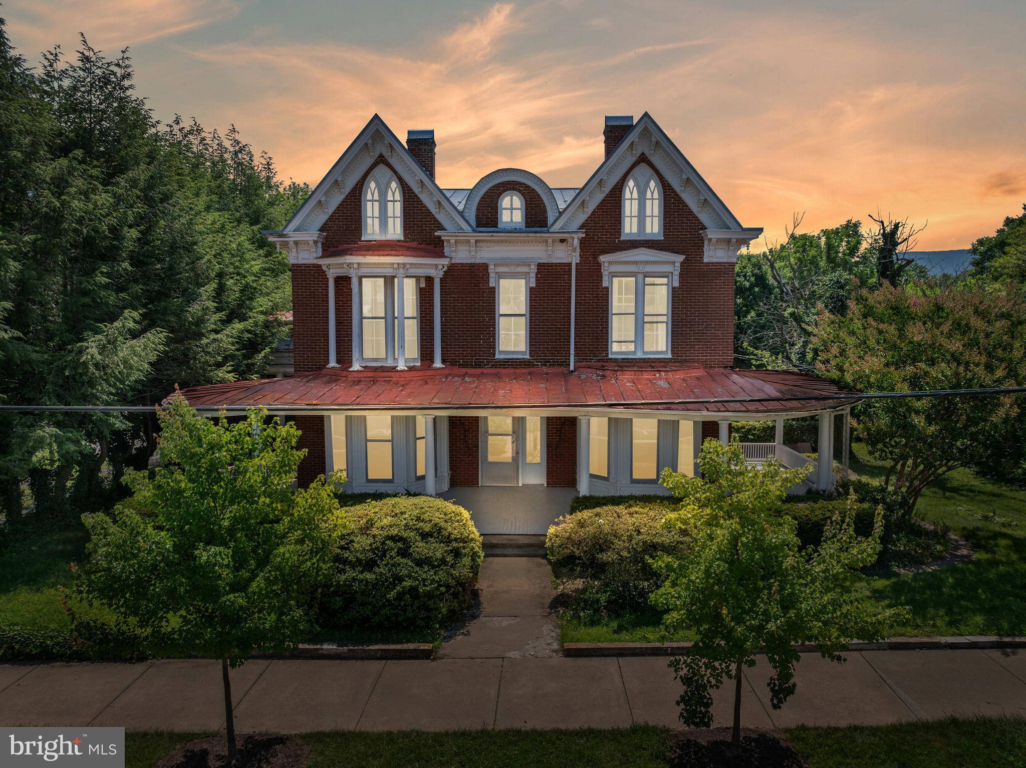 133 S MUHLENBERG ST, Woodstock, VA 22664
