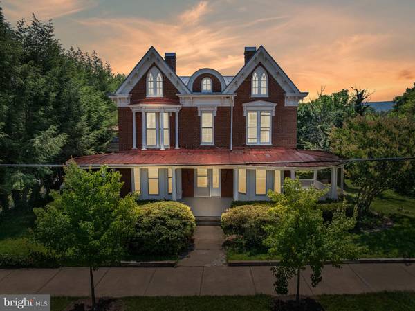 133 S MUHLENBERG ST, Woodstock, VA 22664