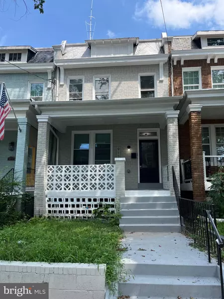 917 DECATUR ST NW, Washington, DC 20011