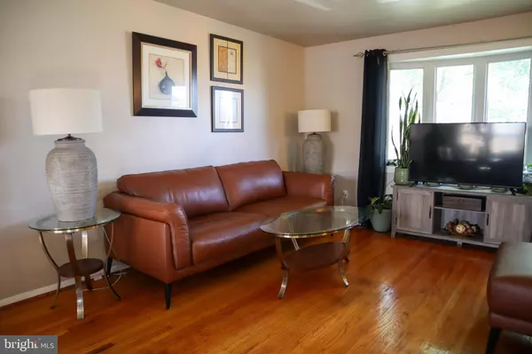 Burlington, NJ 08016,30 EVERGREEN LN