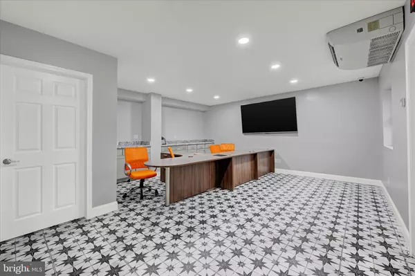 Baltimore, MD 21230,2400 ANNAPOLIS RD