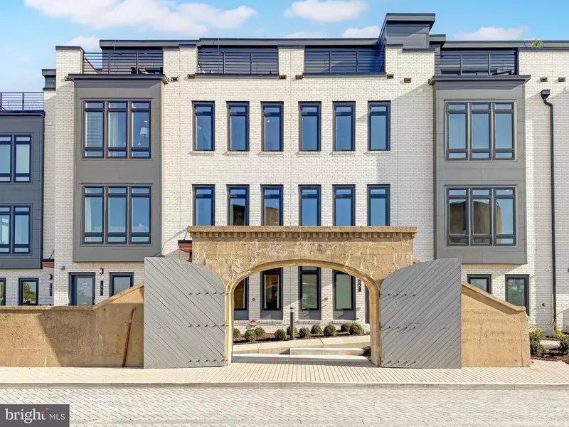 61 LOWER SERVICE CT NW #THE BEND 863, Washington, DC 20001