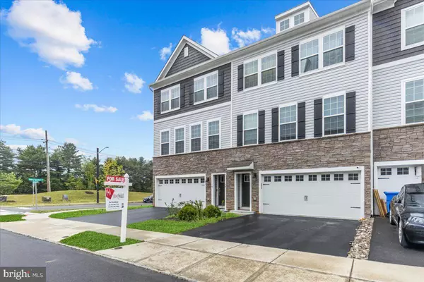 9 SISTERS FARMSTEAD RD, Mount Laurel, NJ 08054