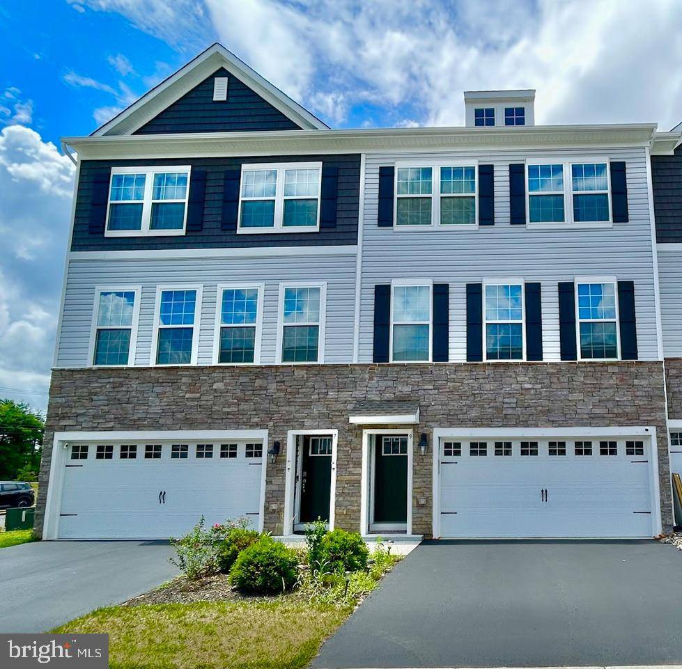 9 SISTERS FARMSTEAD RD, Mount Laurel, NJ 08054