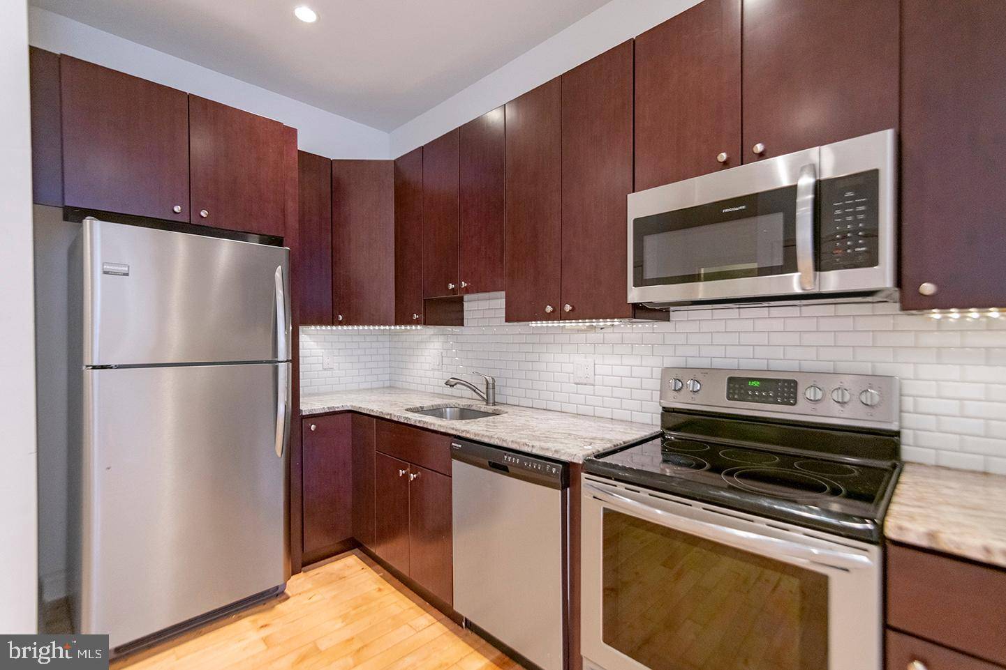 Philadelphia, PA 19146,427-33 MONROE ST #201
