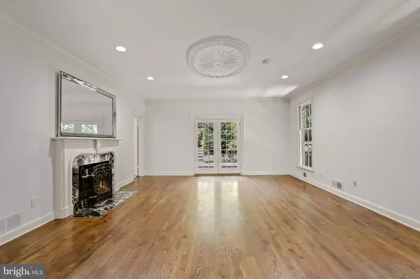 Washington, DC 20016,4925 WEAVER TER NW