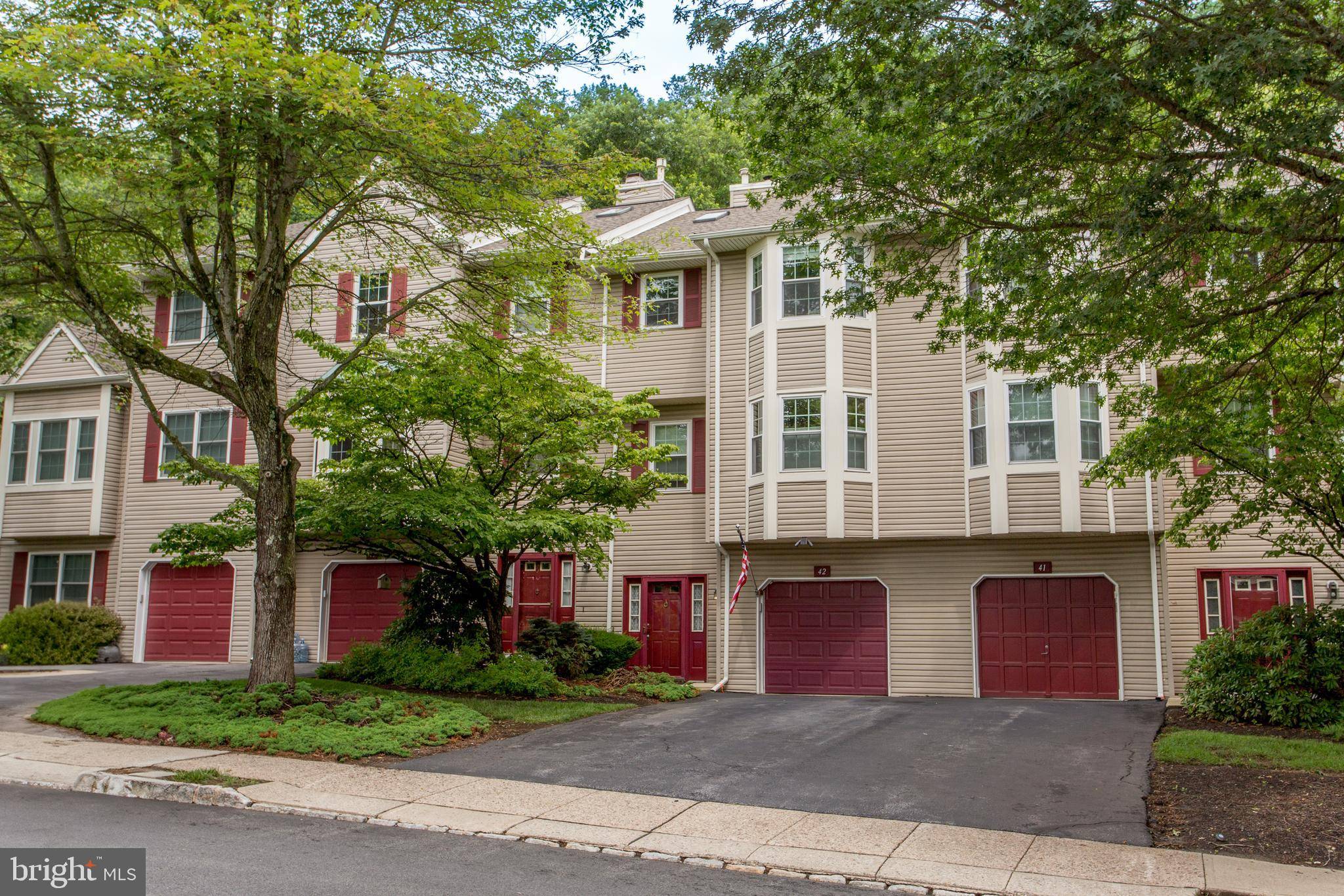 42 WINGED FOOT LN, Washington, NJ 07882