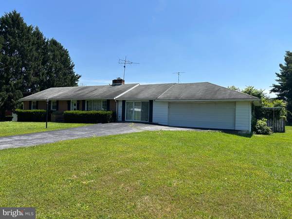 1910 DELMAR ORCHARD RD, Martinsburg, WV 25403