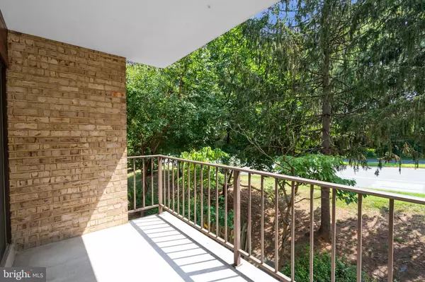 Reston, VA 20191,2065 ROYAL FERN CT #38/12B