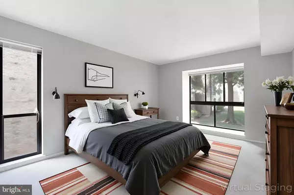 Reston, VA 20191,2065 ROYAL FERN CT #38/12B