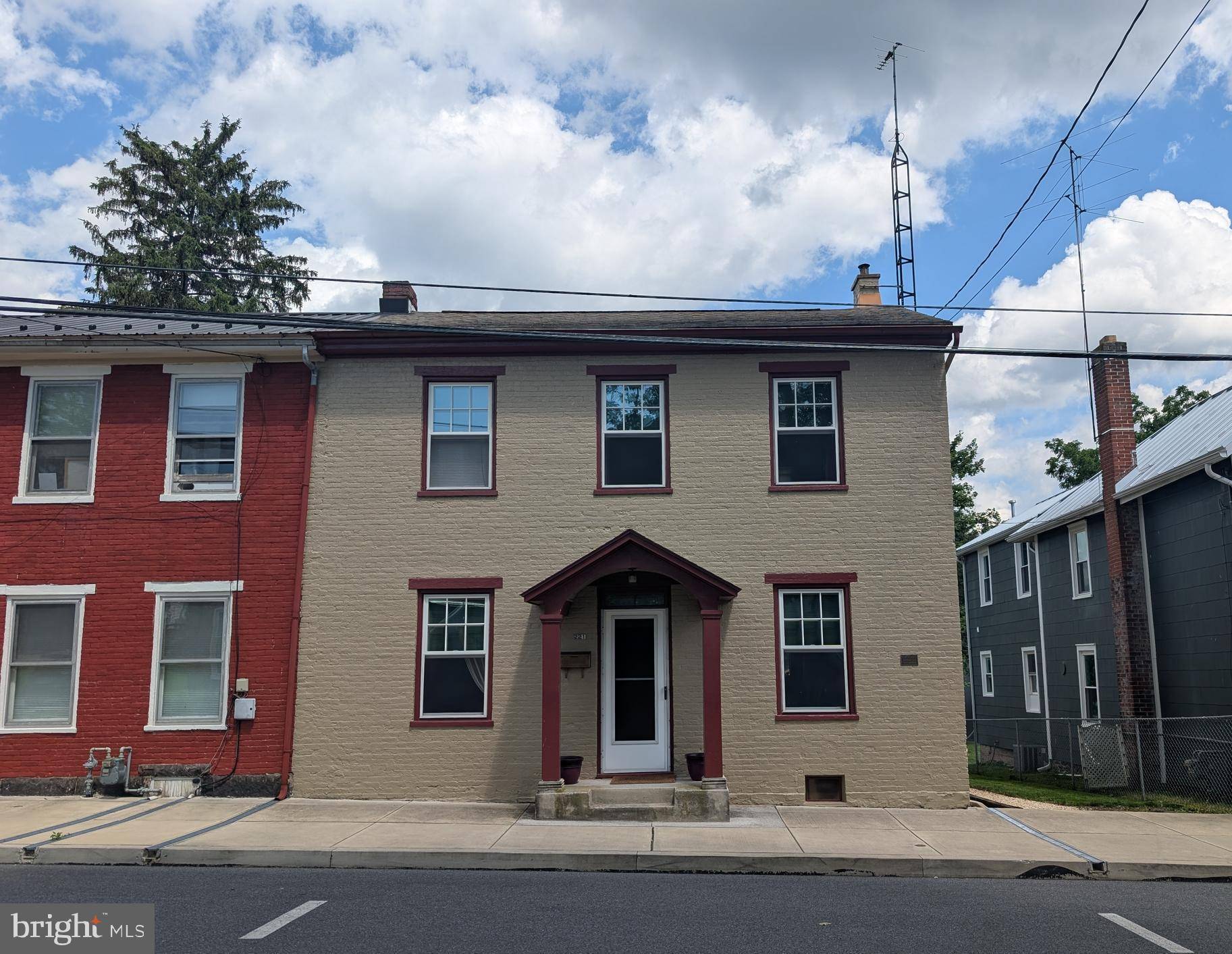 221 N STRATTON ST, Gettysburg, PA 17325