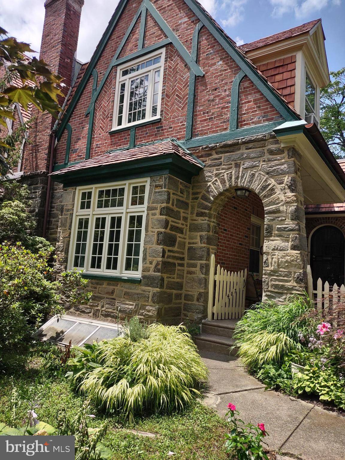407 E ALLENS LN, Philadelphia, PA 19119