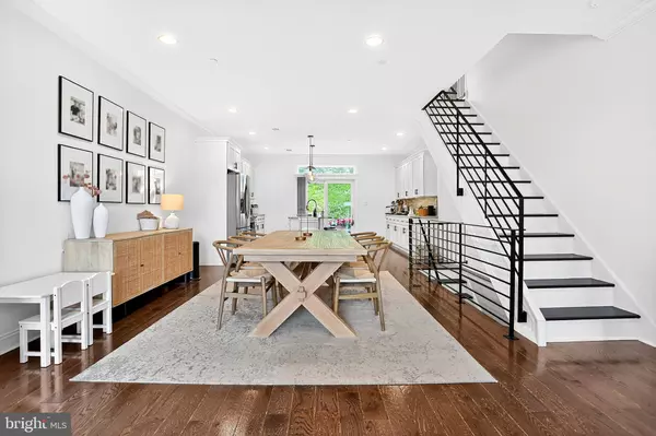 Philadelphia, PA 19128,3931 DEXTER ST