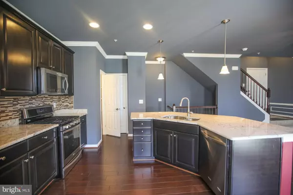 Chantilly, VA 20152,43368 TOWN GATE SQ