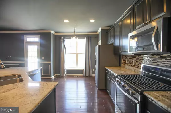 Chantilly, VA 20152,43368 TOWN GATE SQ