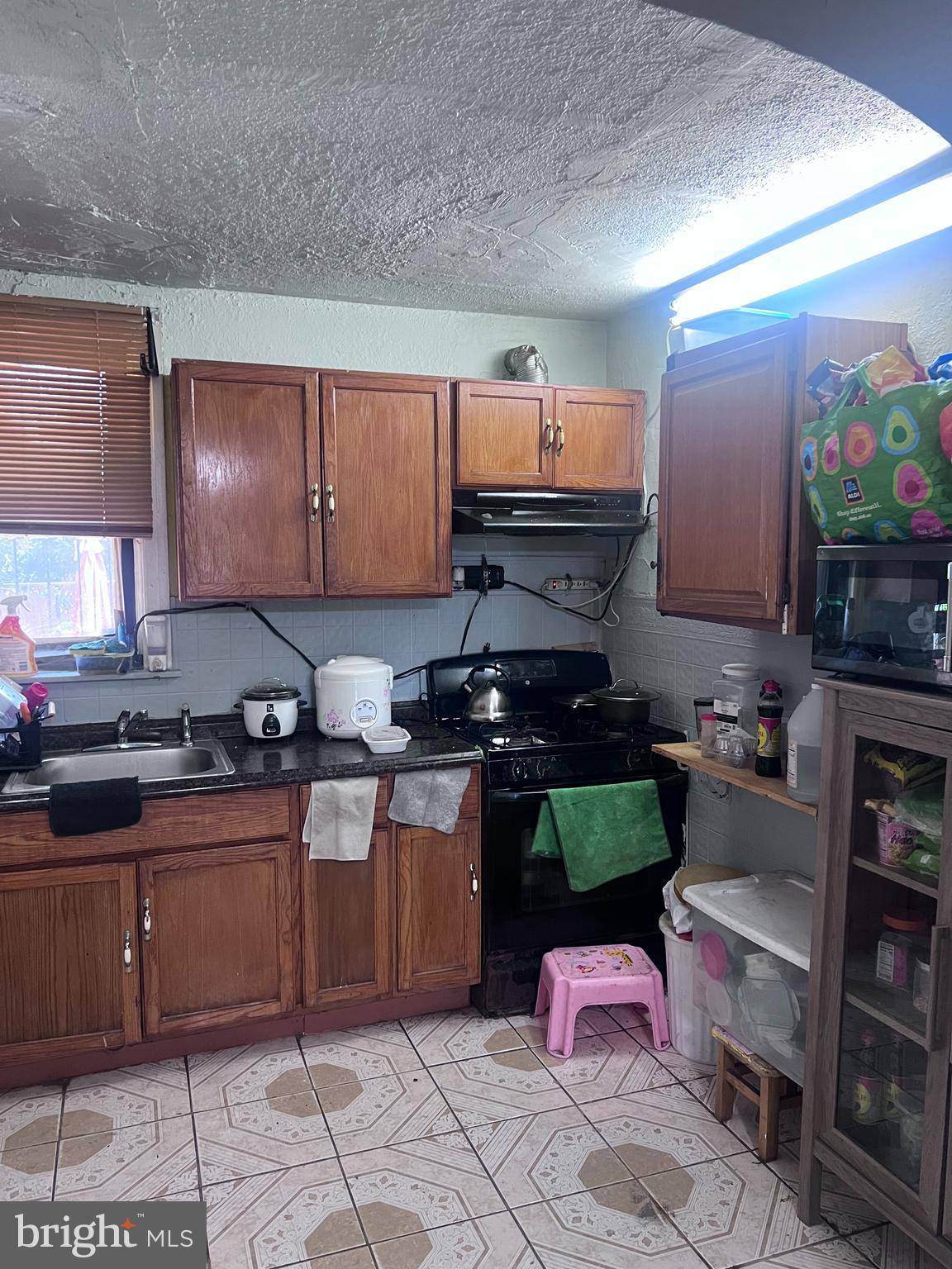 Camden, NJ 08103,579 PINE ST