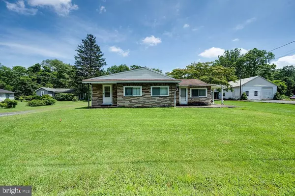 493 MOHRSVILLE RD, Shoemakersville, PA 19555