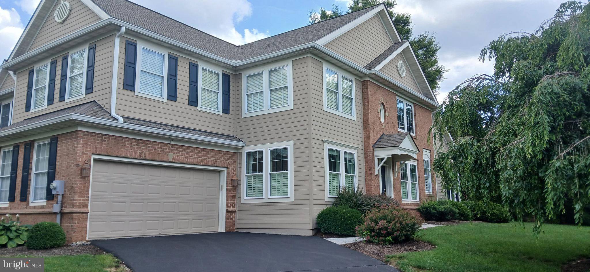 30 FARMVIEW LN, Lititz, PA 17543
