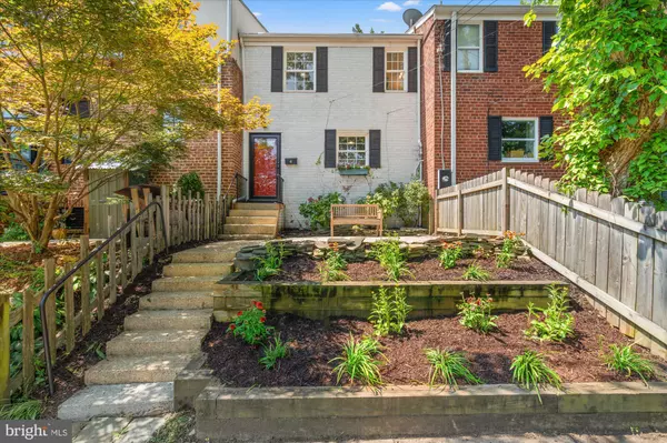 4 ANCELL ST,  Alexandria,  VA 22305