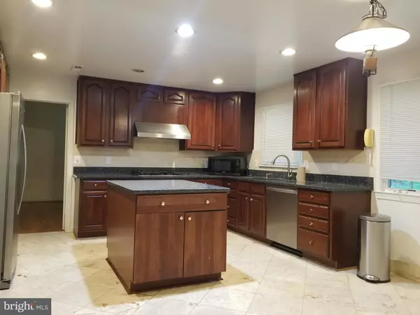 Bethesda, MD 20817,9918 E DERBYSHIRE LN