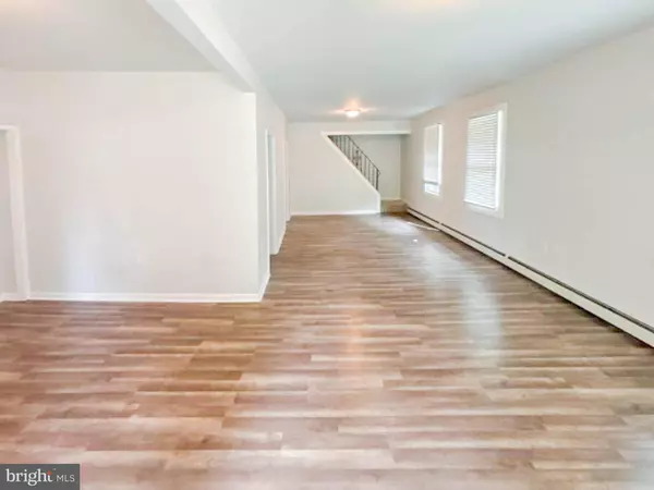 Lindenwold, NJ 08021,725 E LINDEN AVE