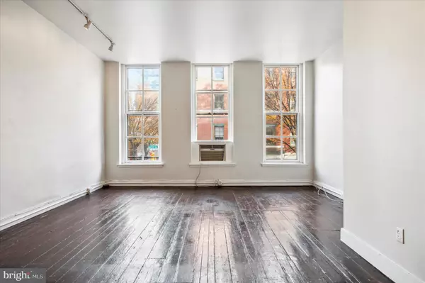 Philadelphia, PA 19106,162 N 3RD ST #2