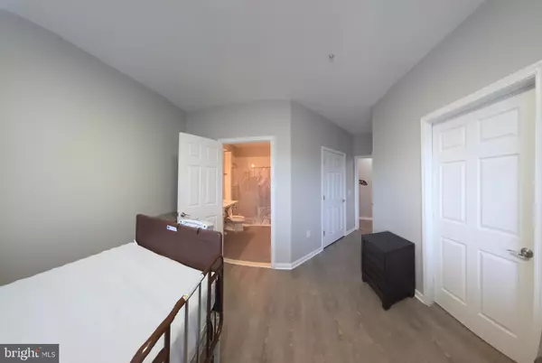 Chantilly, VA 20151,3840 LIGHTFOOT ST #249