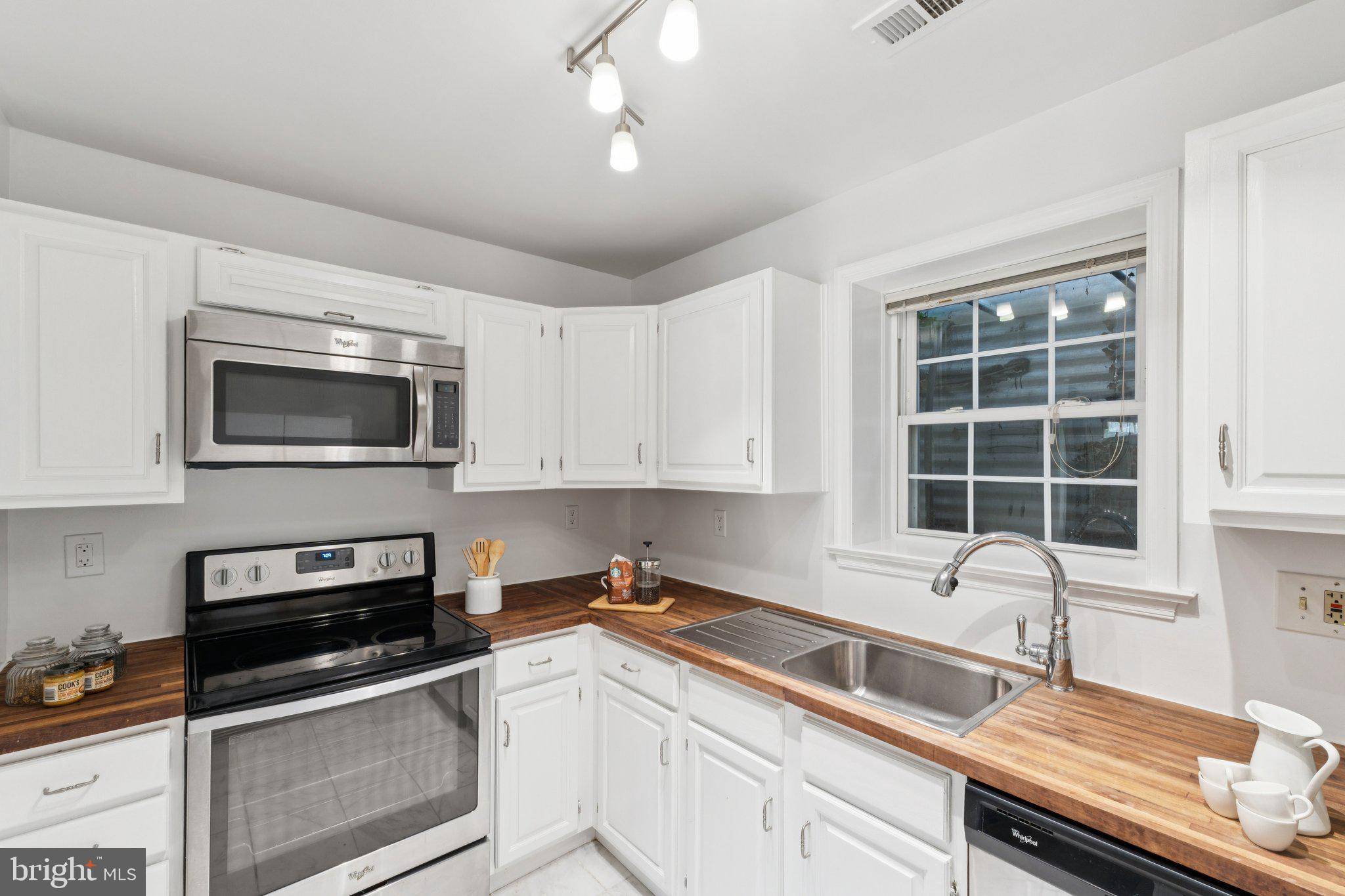 Bethesda, MD 20815,6728 OFFUTT LN #200A