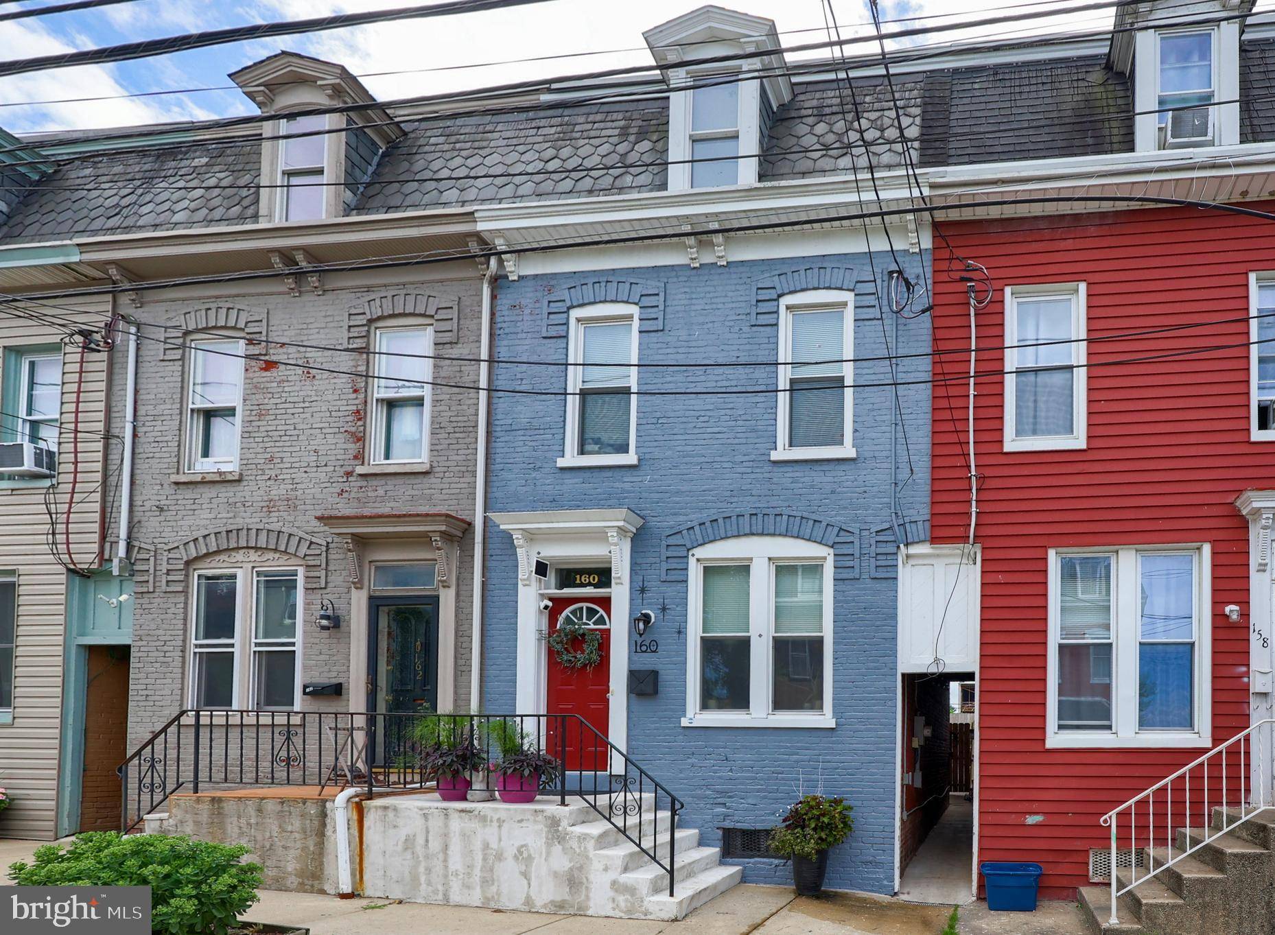 160 WALNUT ST, Columbia, PA 17512