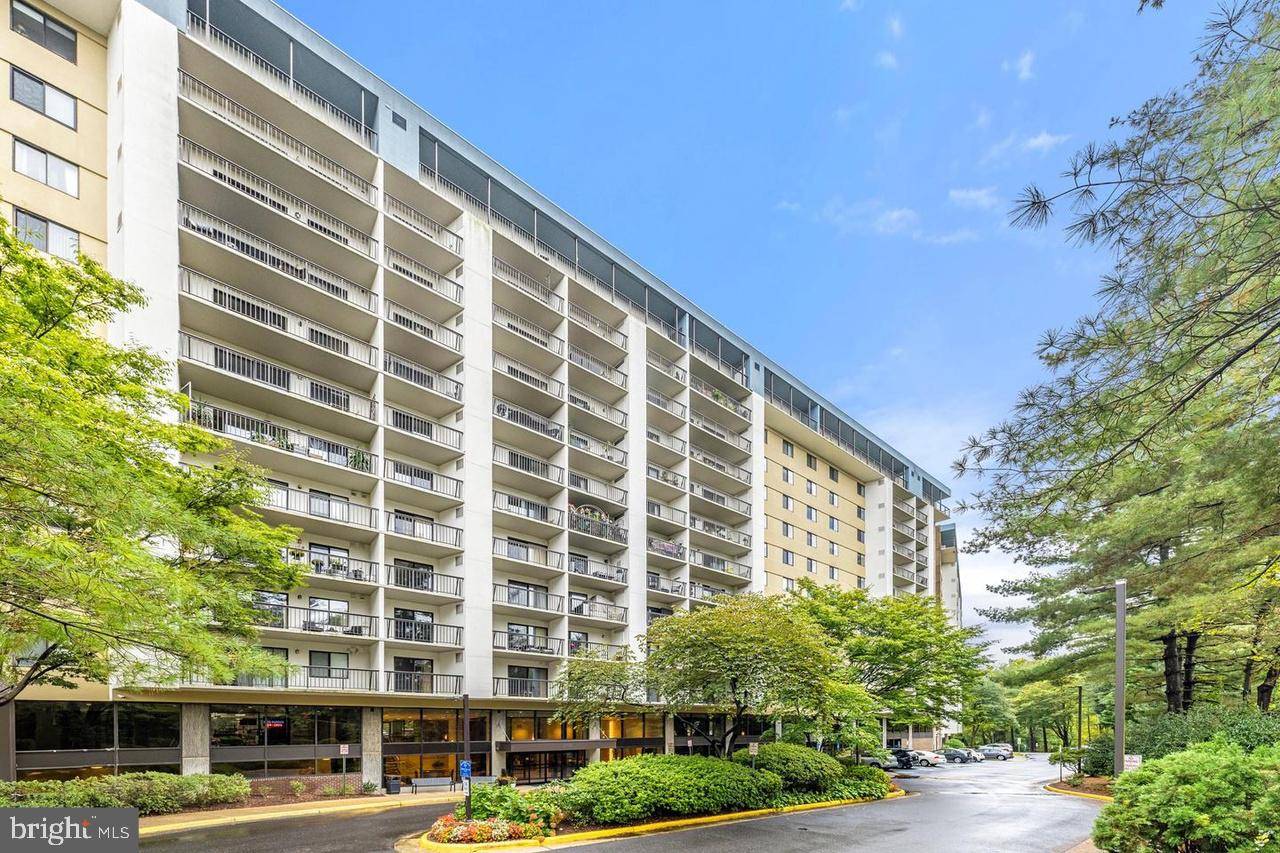 3800 POWELL LN #1002, Falls Church, VA 22041