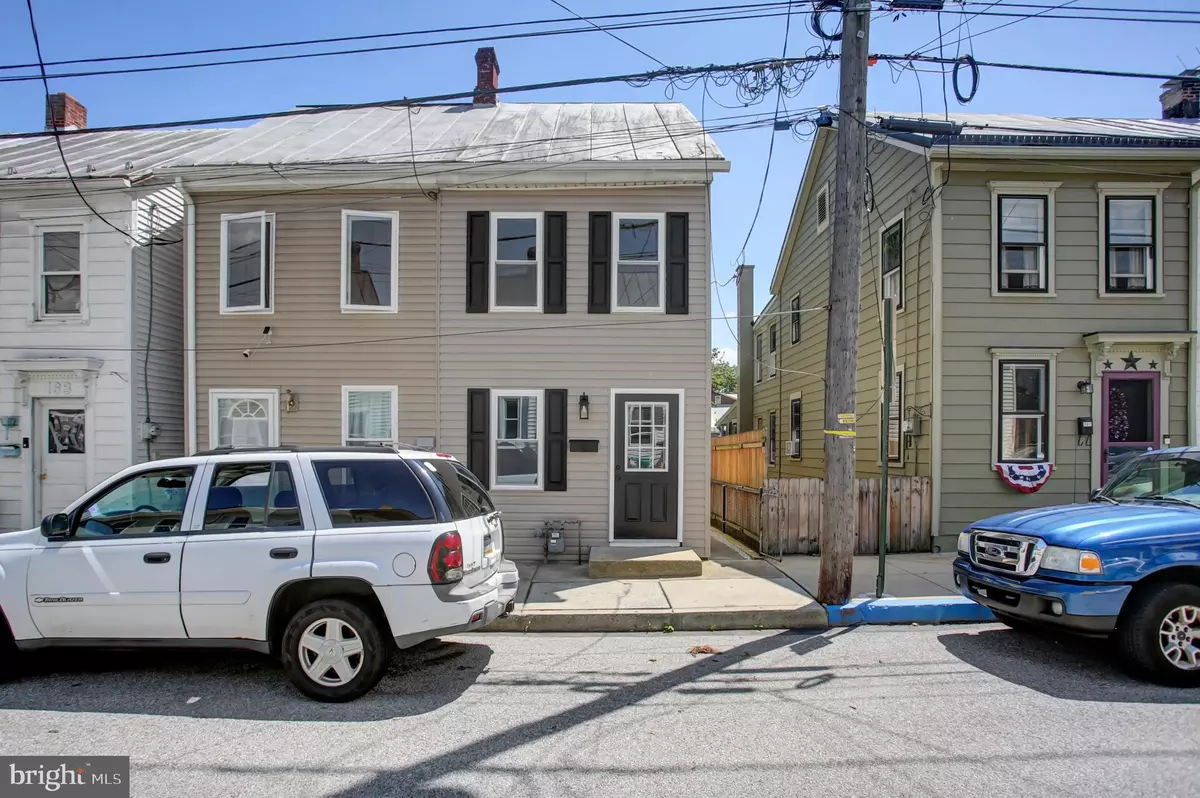 Carlisle, PA 17013,164 E PENN ST