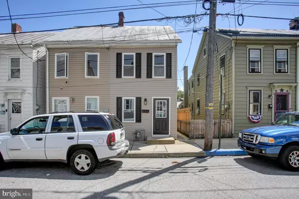 164 E PENN ST, Carlisle, PA 17013