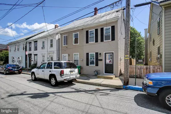 Carlisle, PA 17013,164 E PENN ST