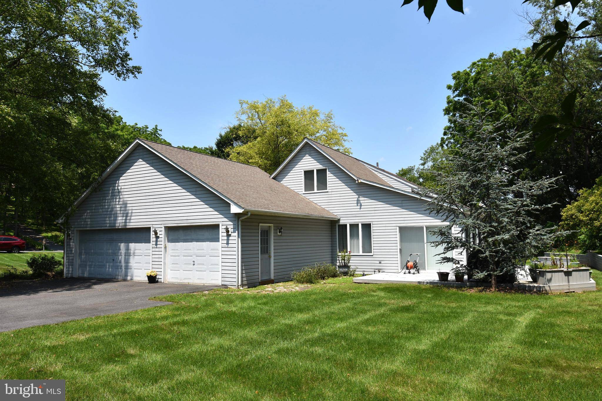 Douglassville, PA 19518,4 COUNTRY LN