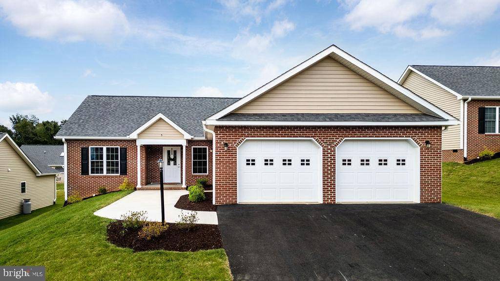 Staunton, VA 24401,5 RIVER OAK DR