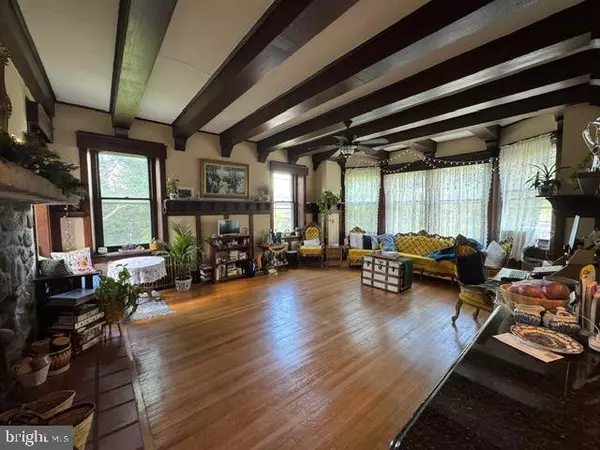 348 GREEN LN #2R, Philadelphia, PA 19128