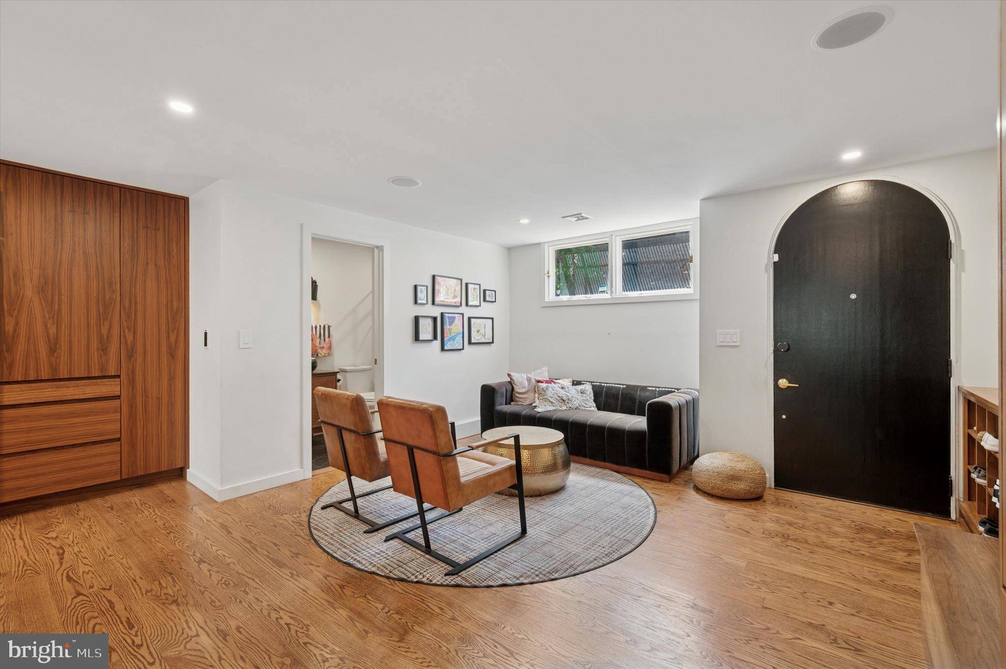 Philadelphia, PA 19106,283 LOCUST ST