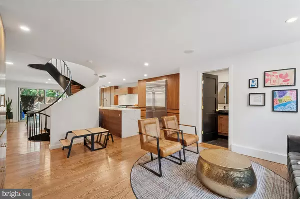 Philadelphia, PA 19106,283 LOCUST ST