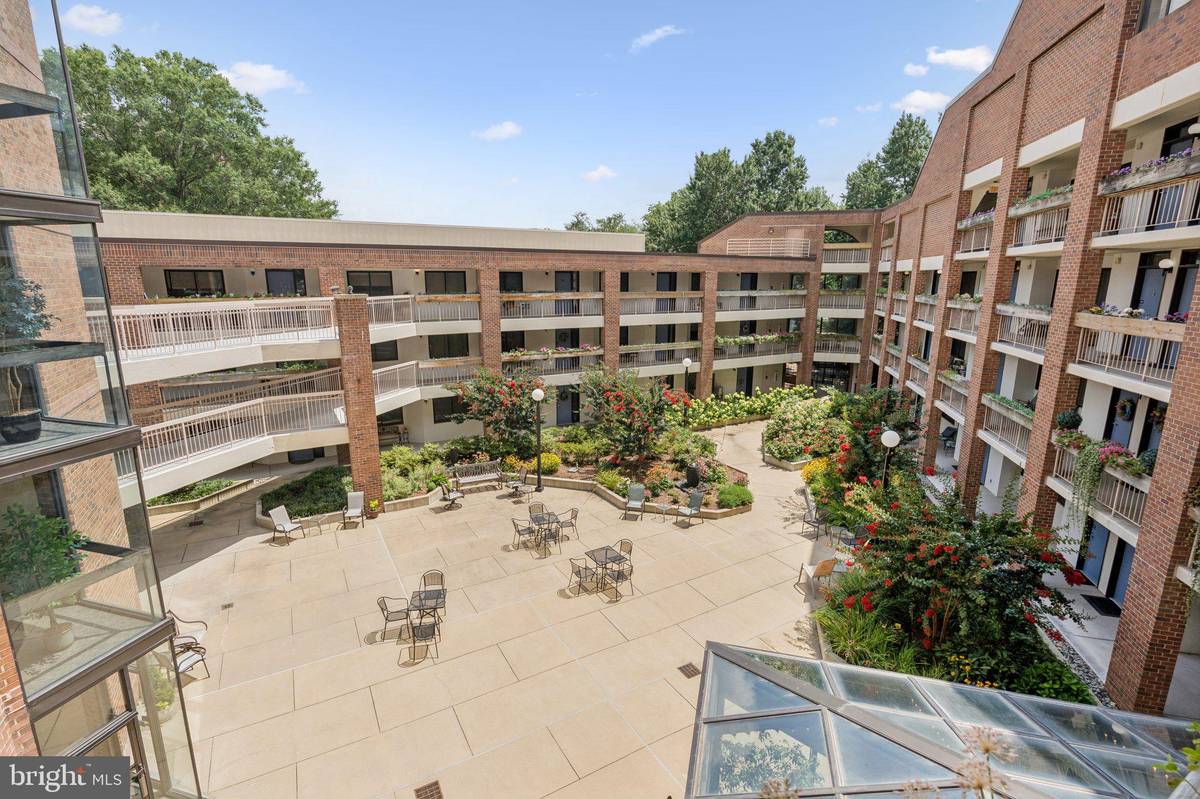 Reston, VA 20191,1951 SAGEWOOD LN #311