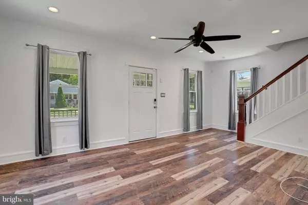 Bellmawr, NJ 08031,53 APPLE AVE