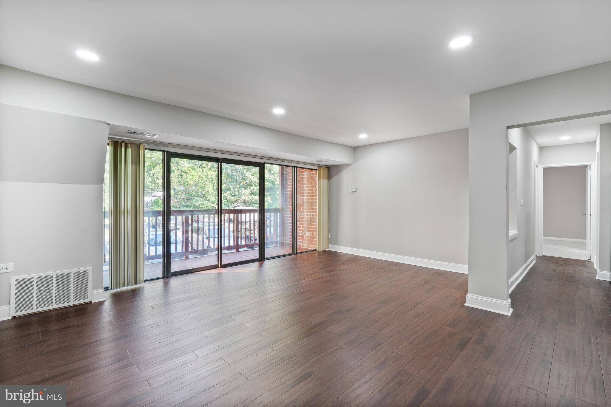 Alexandria, VA 22314,49 SKYHILL RD #201