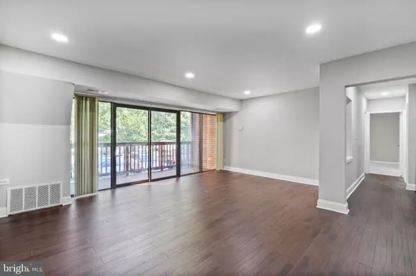 Alexandria, VA 22314,49 SKYHILL RD #201