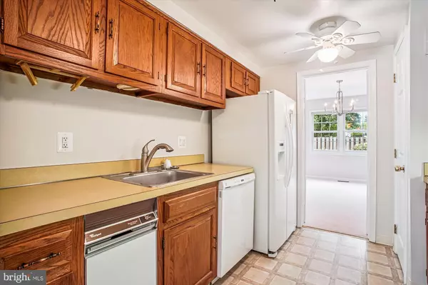 Annandale, VA 22003,7492 COVENT WOOD CT