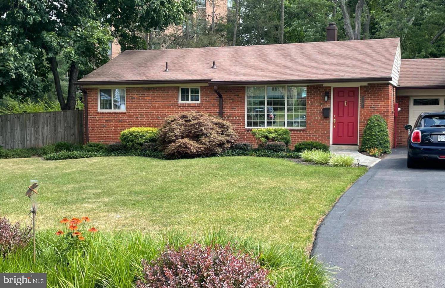 2901 STRATHMEADE ST, Falls Church, VA 22042