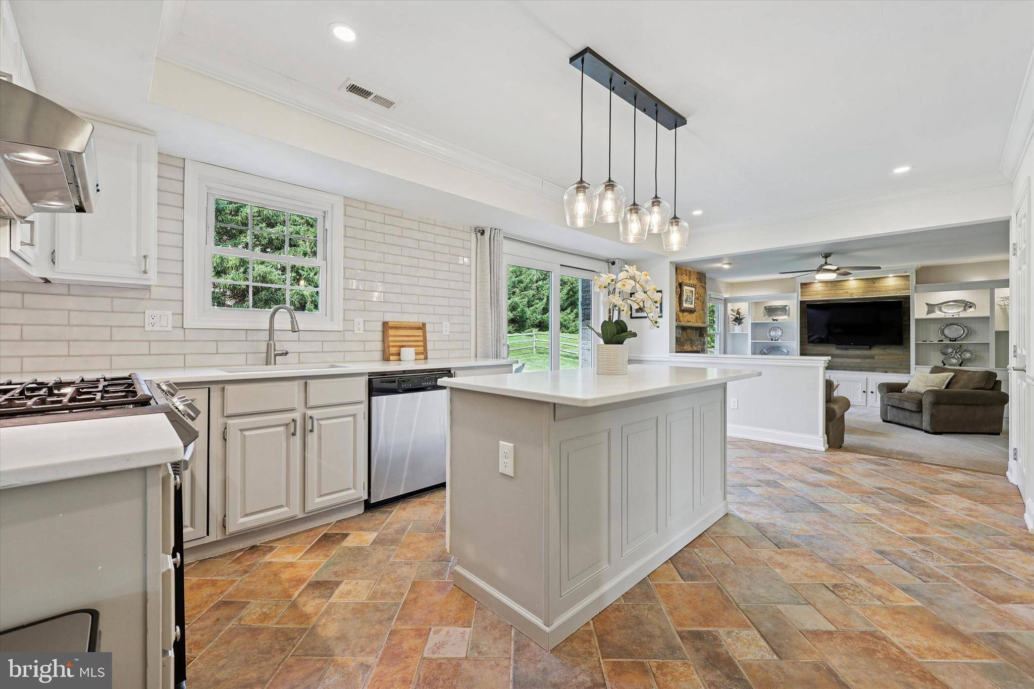 Conshohocken, PA 19428,204 CARDINAL DR