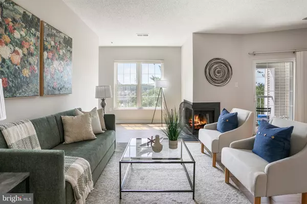 247 S PICKETT ST #301, Alexandria, VA 22304