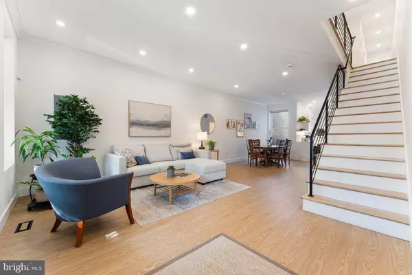 Washington, DC 20002,922 8TH ST NE