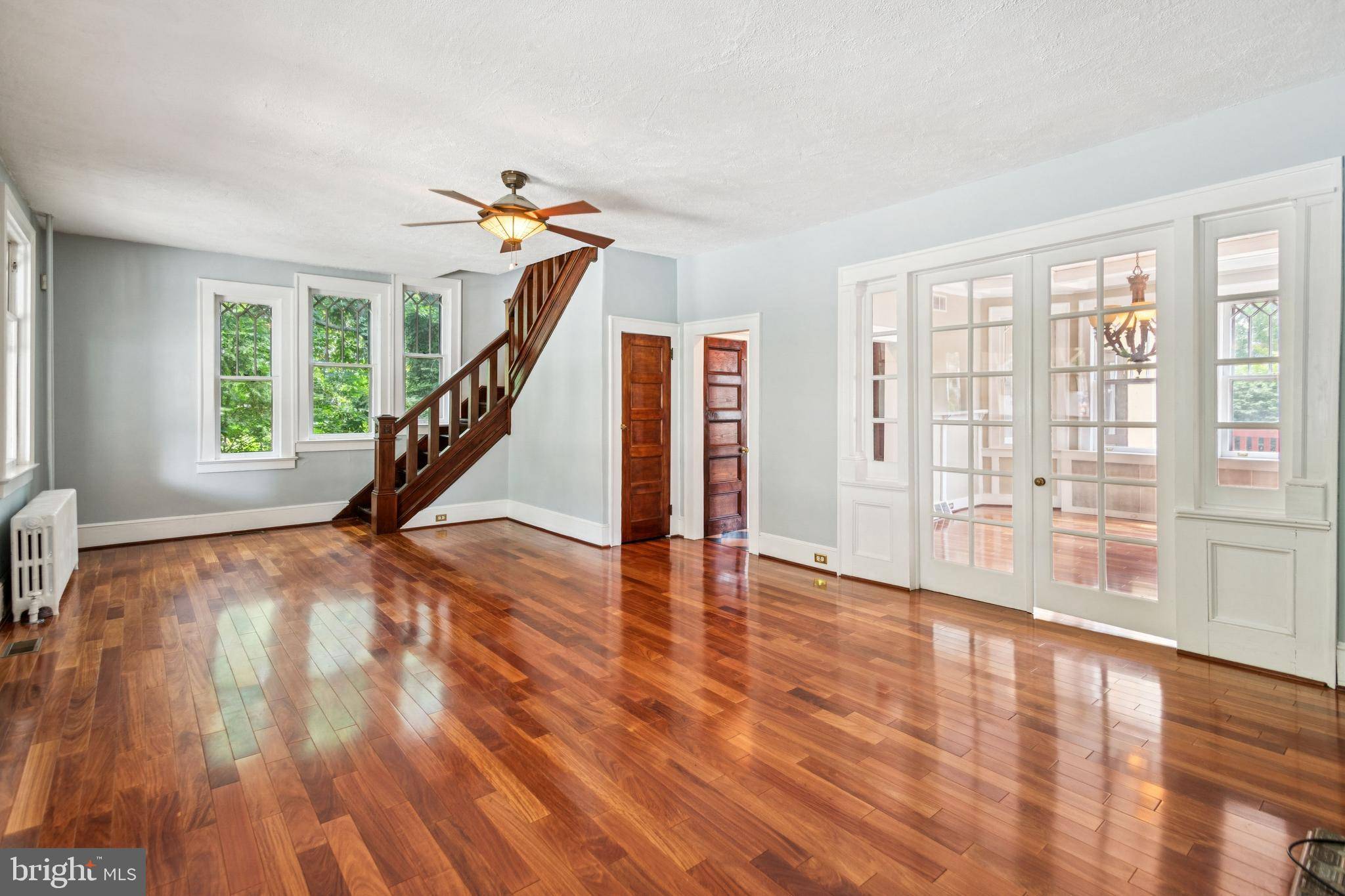 Haddonfield, NJ 08033,2 EVERGREEN LN
