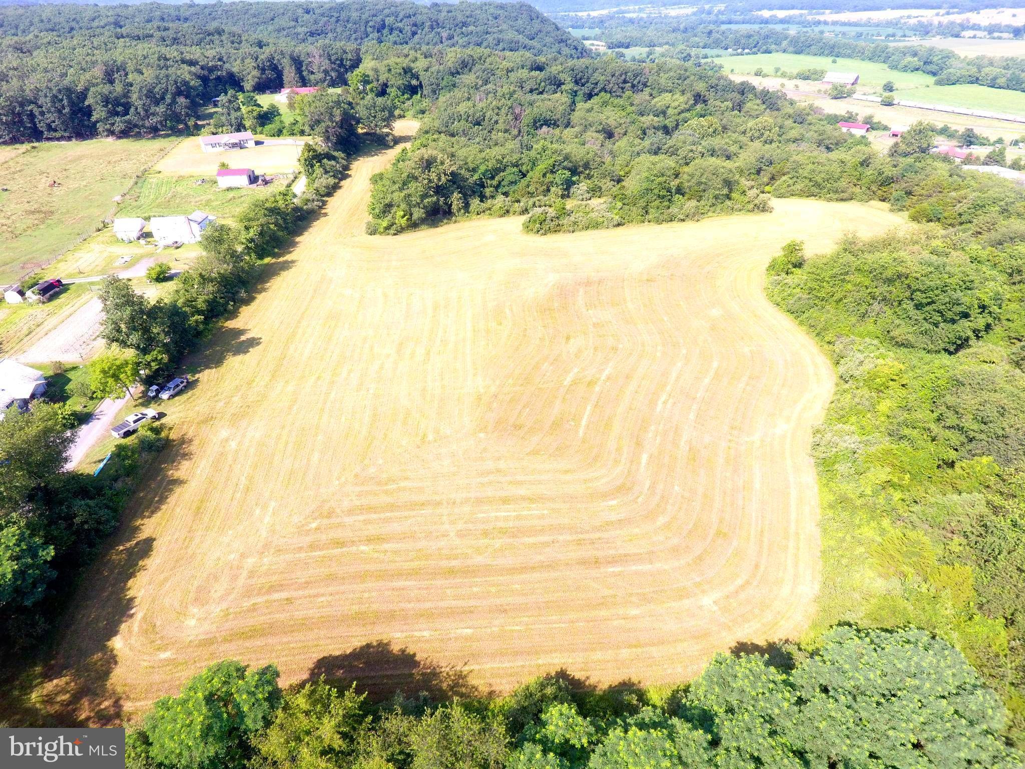 Moorefield, WV 26836,13.9 ACS OFF US HWY 220 S