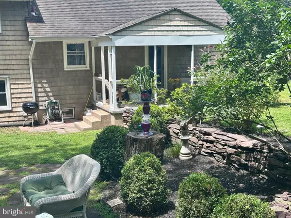 Ewing, NJ 08628,8 EDWARDS PL